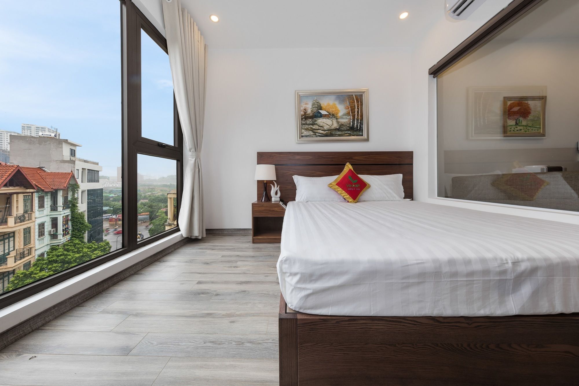 Hotel Granda West Lake
